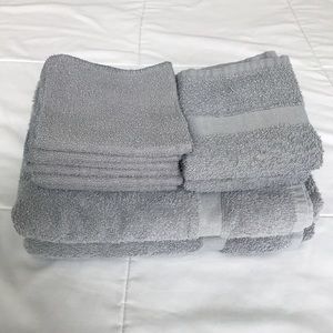 LIKE NEW Light Grey Bath Towel 10 Piece Set!